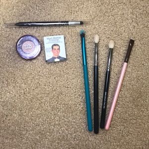 Urban Decay Eyeshadow & Brush set!